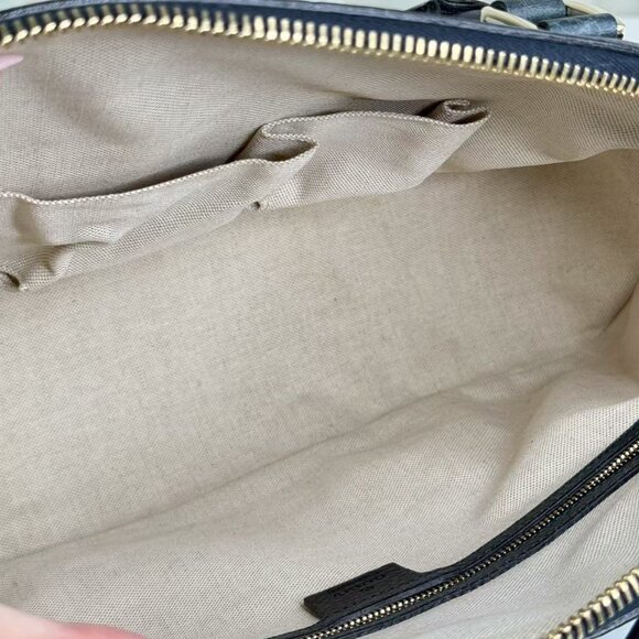 Gucci GG Logo Printed Black Leather Shoulder Bag with Classic Design - Picture 10 of 10